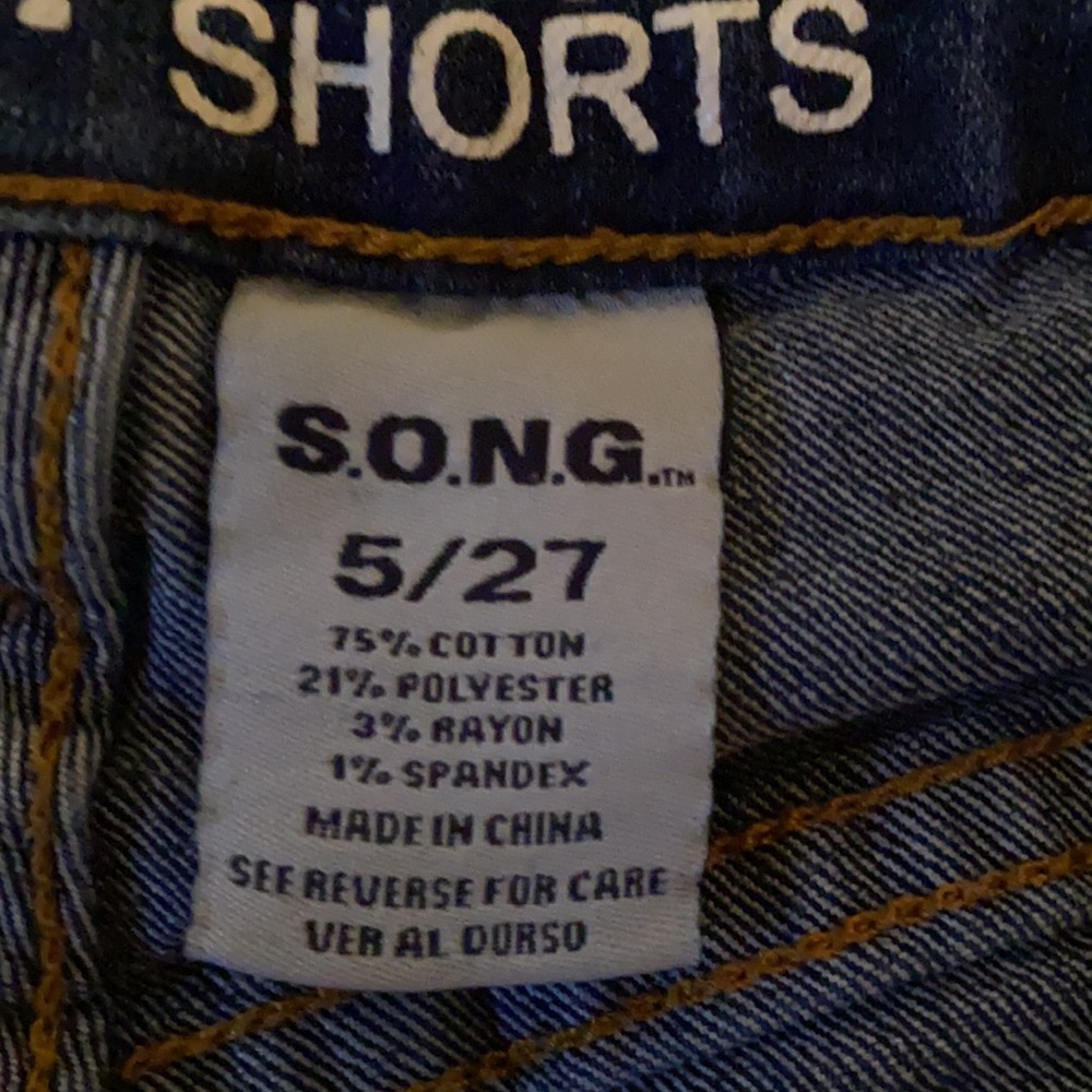 Shorts - Picture 2 of 3